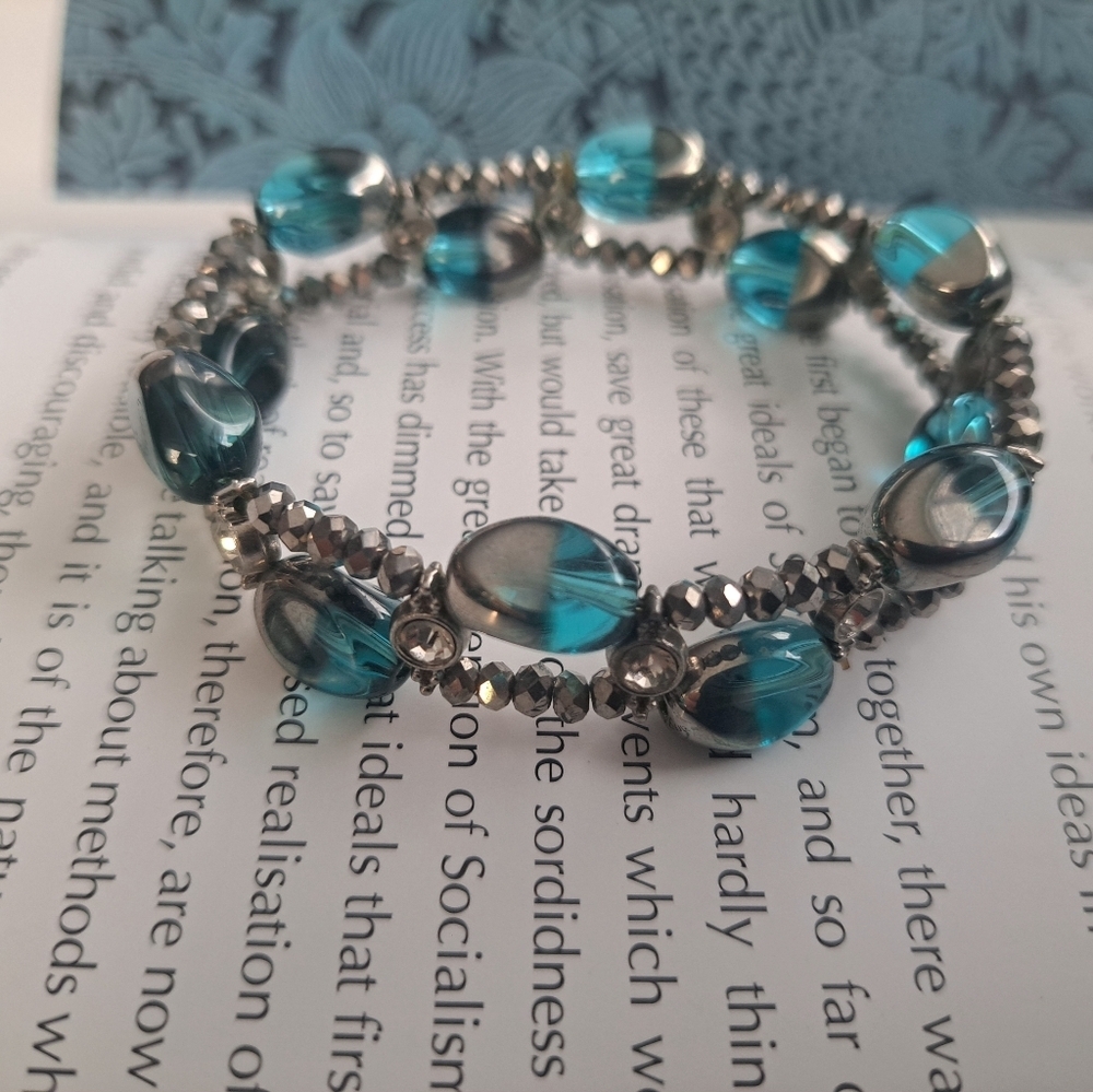 Blue and silver tone bracelet with hrinstones - Picture 4 of 5